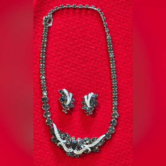 Weiss Black Diamond Rhinestone Necklace, Clip Earrings Rhodium Plating Vintage - Picture 16 of 16